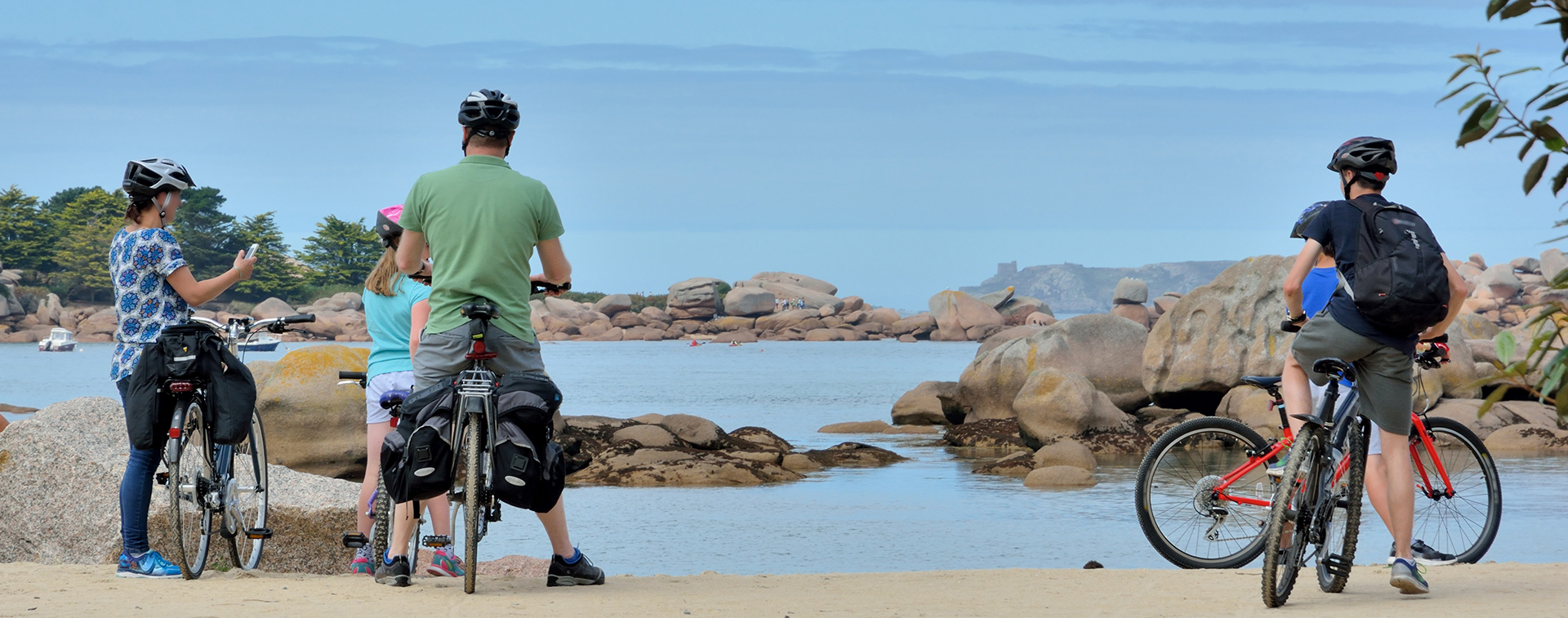 Bike rental at Camping Pors Peron. Discover the magnificent landscapes of South Finistère.