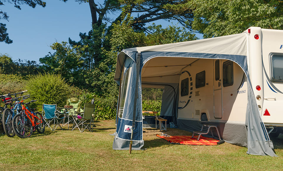 Campsite Pitches with electricity in Finistère - campsite Pors Peron in Brittany