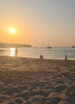 Plage le soir à proximité du camping 3 étoiles dans le Finistère sud en Bretagne Pors Peron