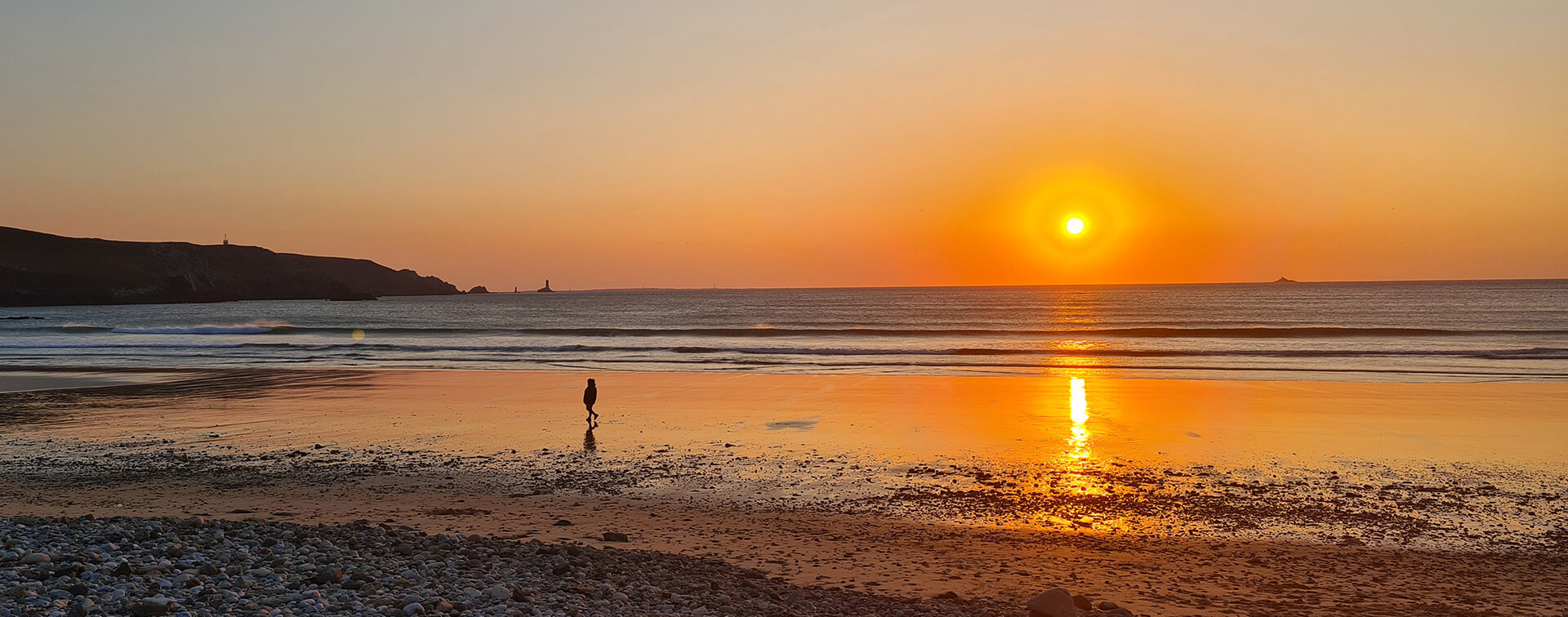 Strand rond de camping Pors Perón nabij de Baie des Trépassés in Bretagne