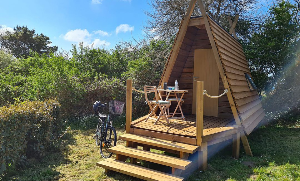 Outside view Wooden Cabin accomodation, in campsite Pors Peron in Finistère
