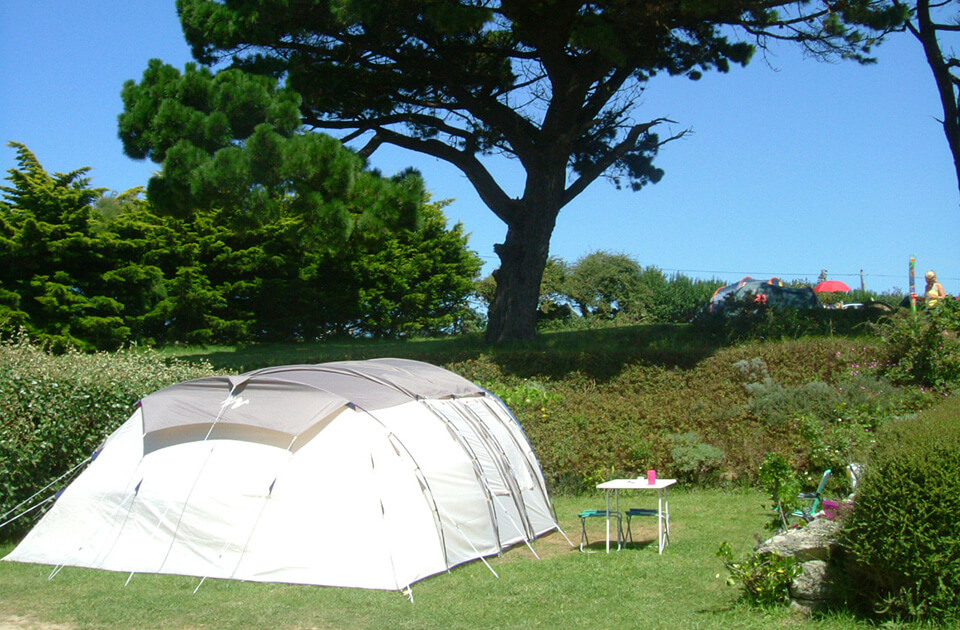 Emplacement de camping sans électricité pour camping-car dans le Finistère Sud au camping Pors Peron, camping en Bretagne