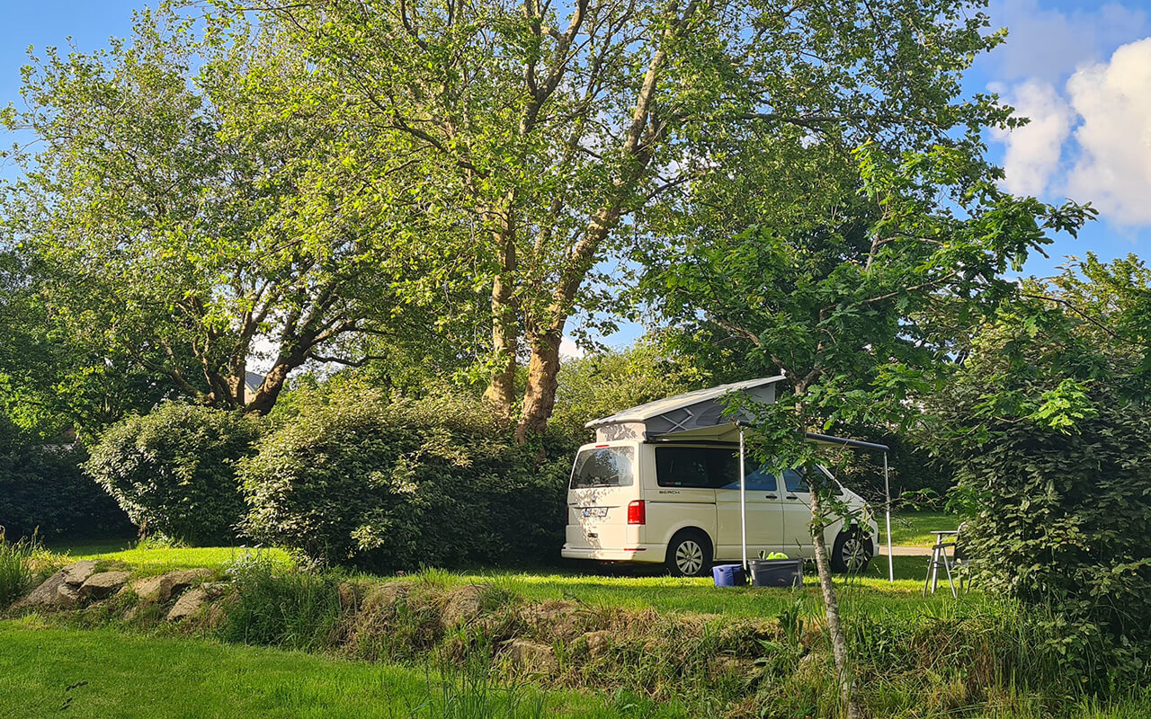 Emplacement nus pour camping-car du camping 3 étoiles Pors Peron en Bretagne