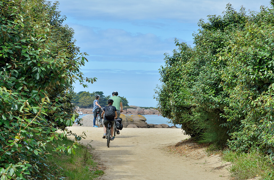 Au camping Pors Peron en Bretagne, louez un vélo et explorez, le Cap Sizun
