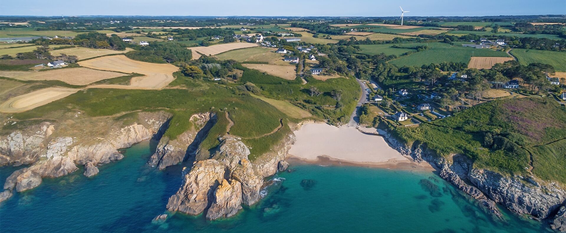 Vue aérienne de la plage et de Beuzec-Cap-Sizun